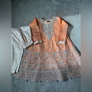 PAKISTAN/ INDIAN GIRLS DESIGNER 2 PCS OUTFIT